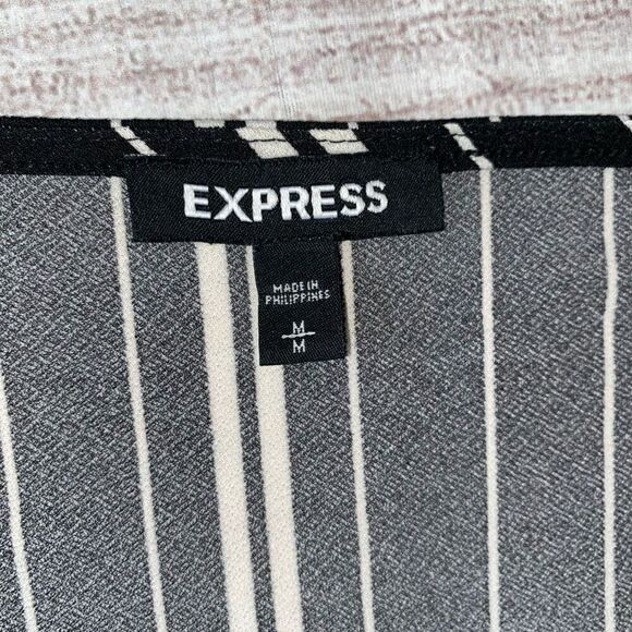 Express B&W stripe 3/4 sleeve jumpsuit w/front knot tie sz M - Picture 6 of 13